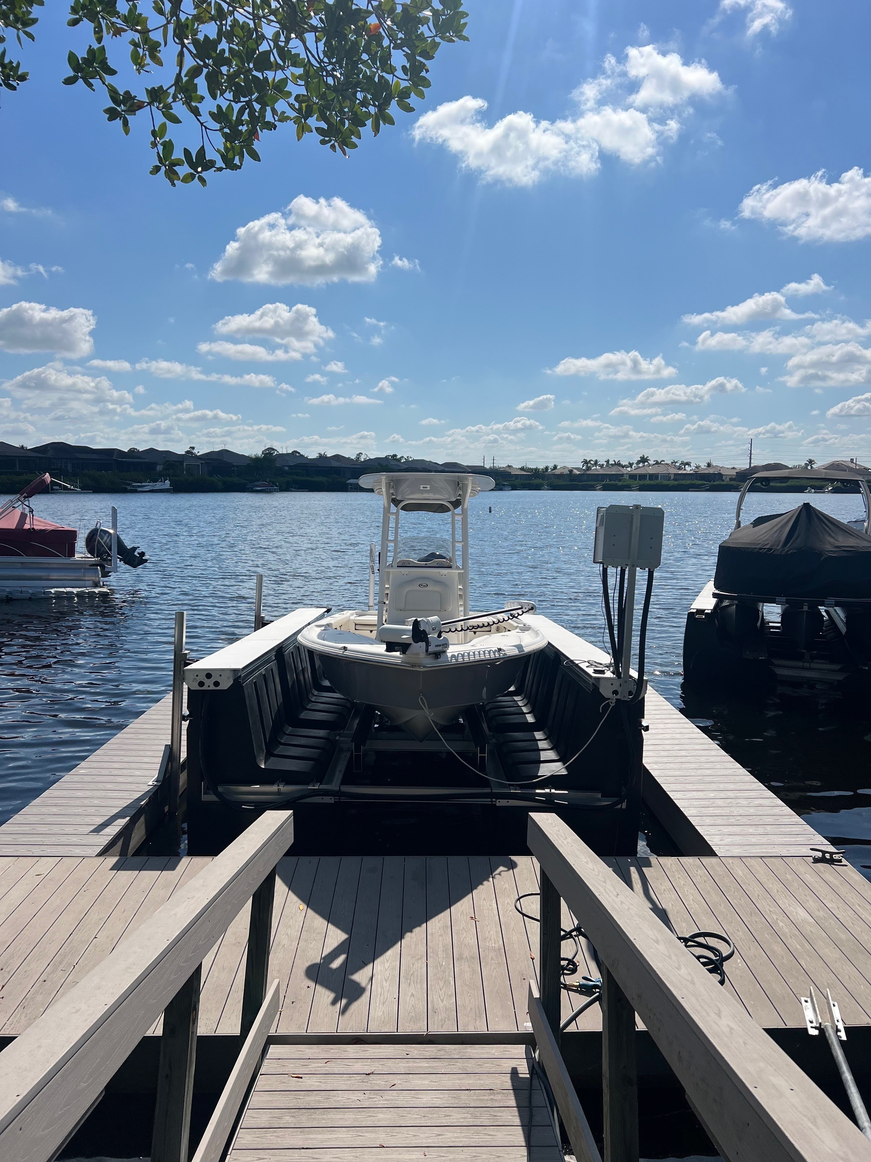 Low profile lift keeping wide water view open